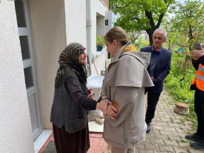 BABA OCAĞI ARZU AYDIN'I BAĞRINA BASTI