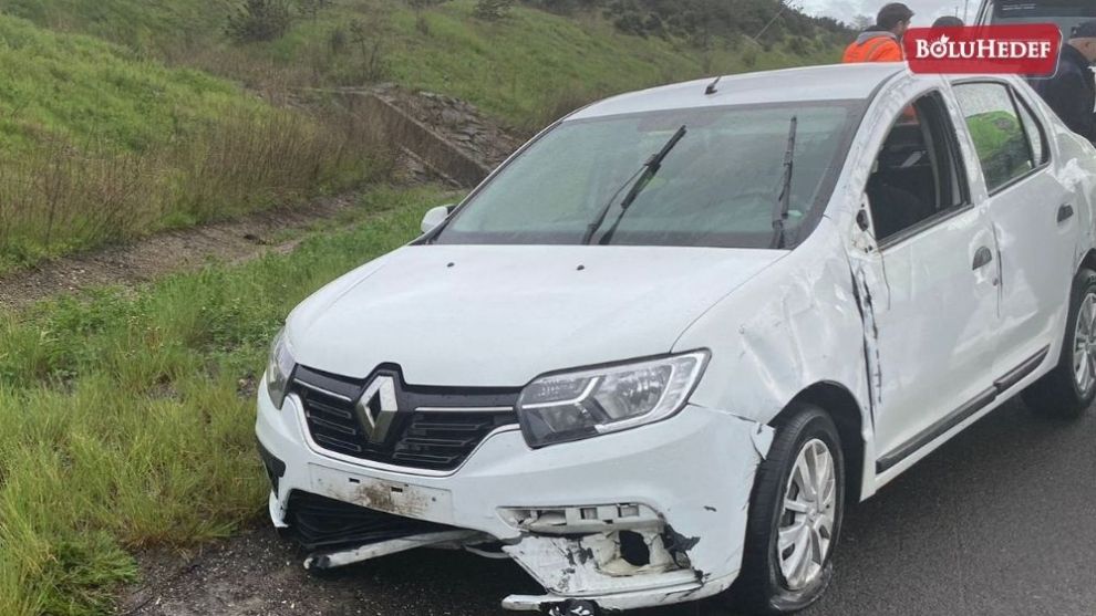 BARİYERE ÇARPAN OTOMOBİLDE 3 KİŞİ YARALANDI