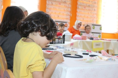 BOLU VİLAYETLER HİZMET BİRLİĞİ ANAOKULU'NDA YILSONU SERGİSİ