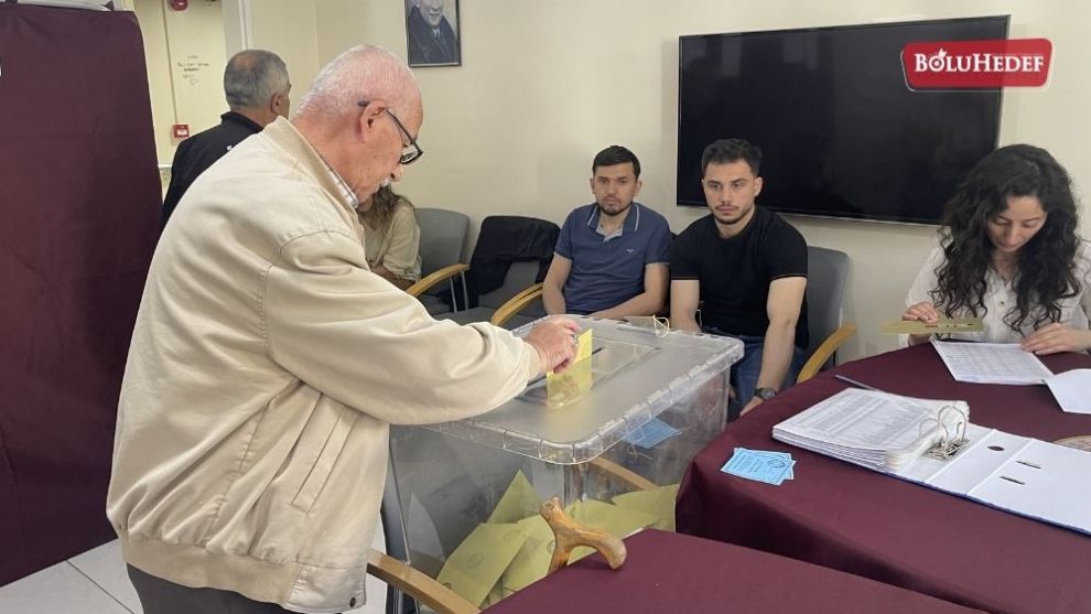 BOLU'DA HUZUREVİ SAKİNLERİ OY KULLANDI
