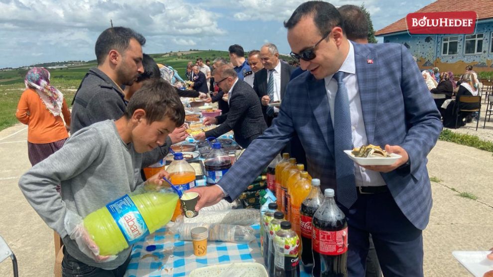 ÖĞRENCİLERDEN DEPREMZEDELERE DESTEK KERMESİ