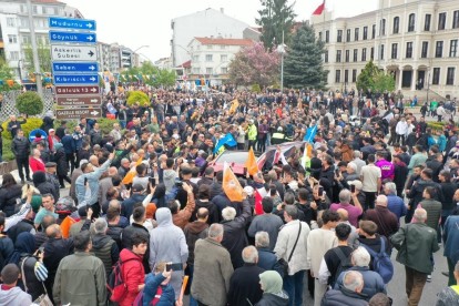 TOGG'U GÖREN BOLULULAR KENDİNDEN GEÇTİ