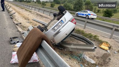 DEVRİLEN OTOMOBİLDEKİ 5 KİŞİ KIL PAYI KURTULDU