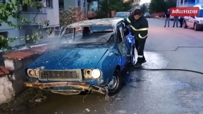 GEREDE'DE  PARK HALİNDEKİ HURDA ARAÇ YANDI