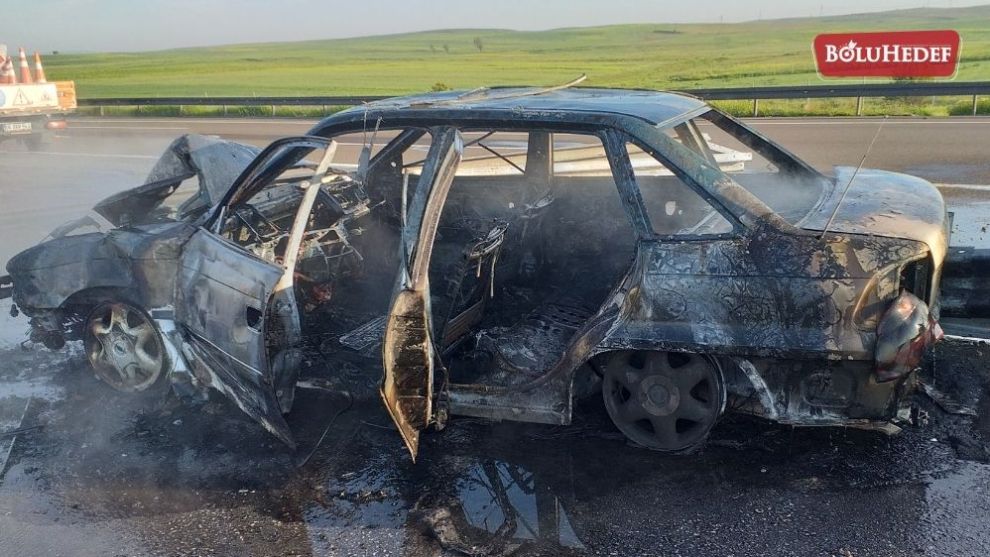 BARİYERE ÇARPARAK YANAN OTOMOBİLDE 3 KİŞİ YARALANDI
