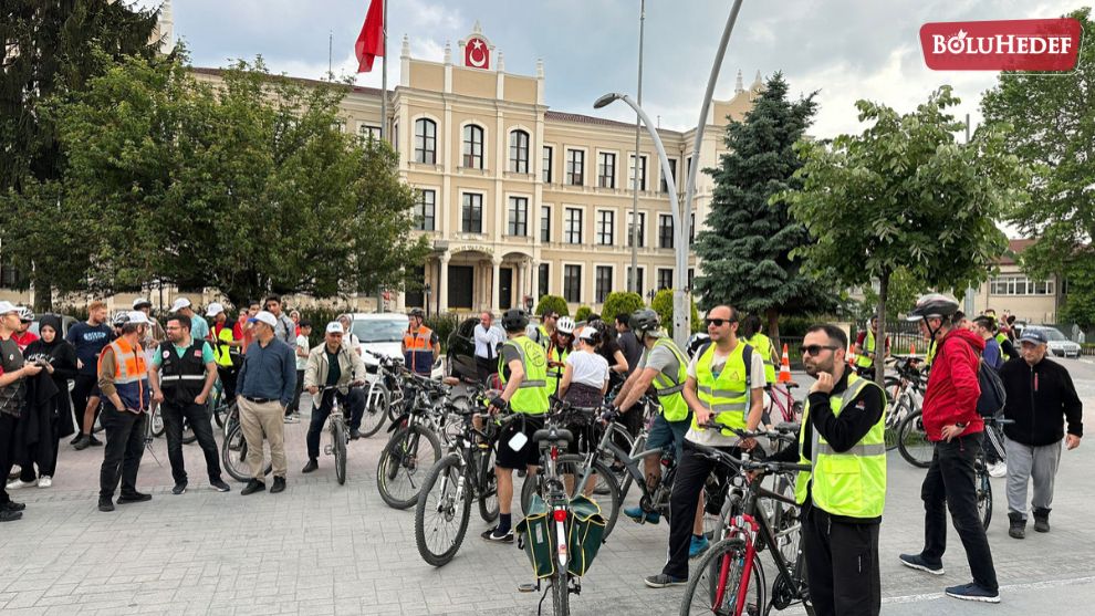 BİSİKLETLİLER ÇEVRE İÇİN PEDAL ÇEVİRDİ