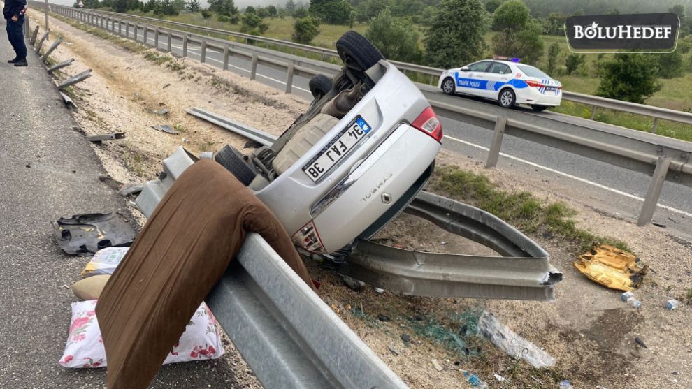 DEVRİLEN OTOMOBİLDEKİ 5 KİŞİ KIL PAYI KURTULDU