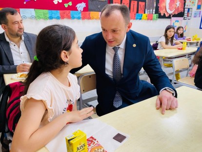MHP BOLU MİLLETVEKİLİ İSMAİL AKGÜL MİNİKLERLE BİR ARAYA GELDİ