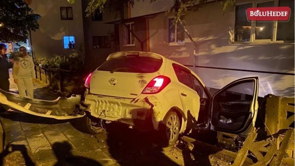 OTOMOBİL APARTMAN BAHÇESİNE UÇTU, YAYA YARALANDI