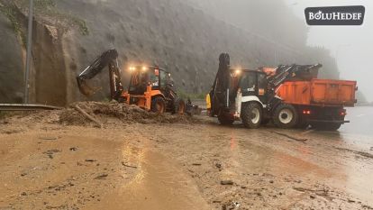 DAĞ YAMACINDAN KOPAN KAYALAR ZİNCİRLEME KAZAYA NEDEN OLDU