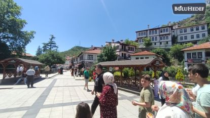 TARİHİ OSMANLI KASABASI GÖYNÜK'TE BAYRAM YOĞUNLUĞU YAŞANDI