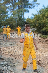 GÖYNÜK'TEKİ ORMAN YANGININA HAVADAN MÜDAHALE DEVAM EDİYOR