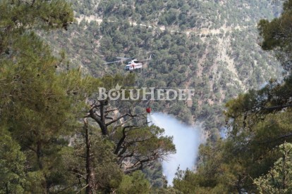 GÖYNÜK'TEKİ ORMAN YANGININA HAVADAN MÜDAHALE DEVAM EDİYOR