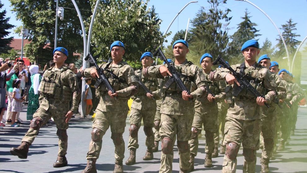 BOLU'DA KOMANDOLAR CADDEYİ İNLETTİ