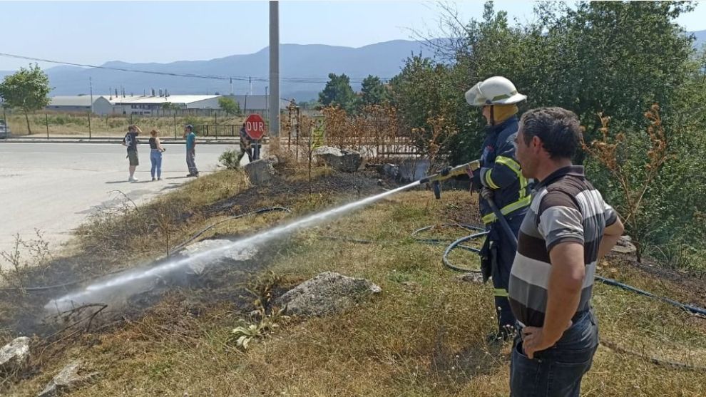 CAM ŞİŞELER YÜZÜNDEN MAHALLE YANIYORDU