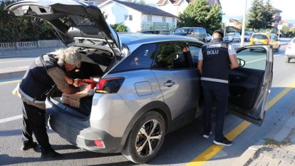 Bolu'da polis ekipleri okul çevrelerinde denetim yaptı