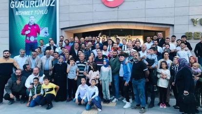 Dünya şampiyonu milli güreşçi, memleketi Artvin'de coşkuyla karşılandı