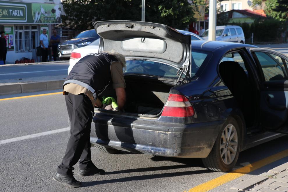 Bolu'da polis ekipleri okul çevrelerinde denetim yaptı