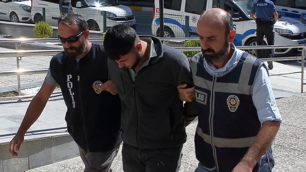 Çorum'da bıçaklı kavgada 1 kişiyi öldüren, 1 kişiyi yaralayan zanlı tutuklandı