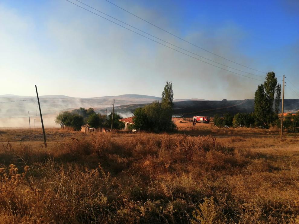 Çorum’da tarım arazisindeki anız yangınına müdahale ediliyor
