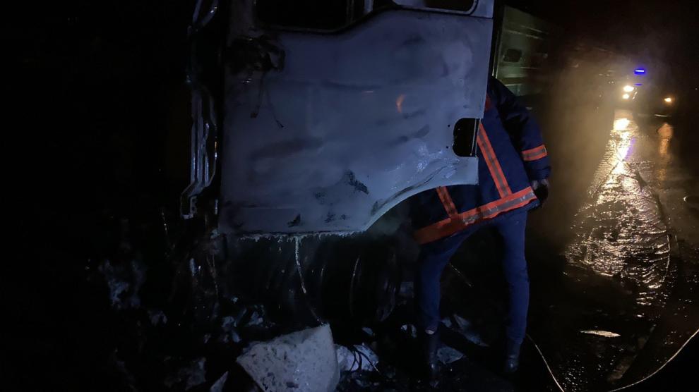 Karabük’te seyir halindeki tır yandı
