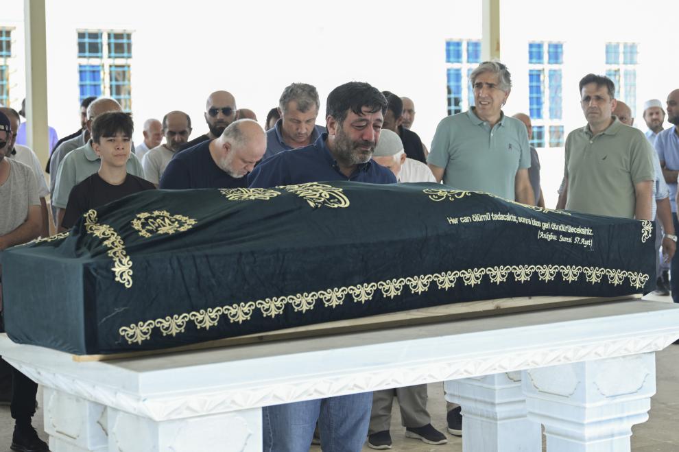 Karadeniz'de boğulan liseli gencin cenazesi İstanbul'da defnedildi