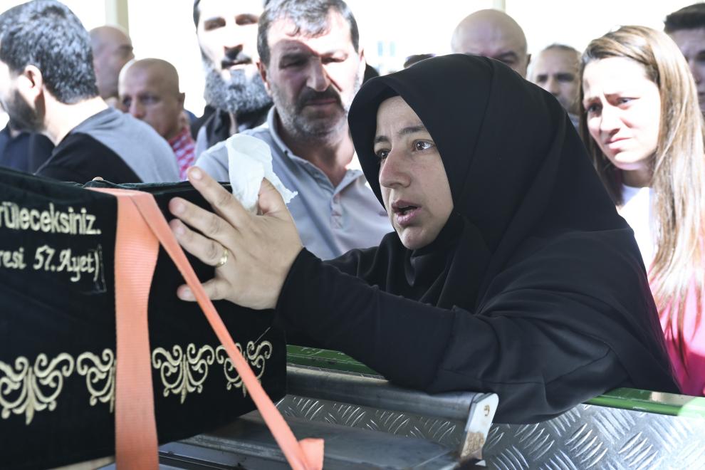 Karadeniz'de boğulan liseli gencin cenazesi İstanbul'da defnedildi