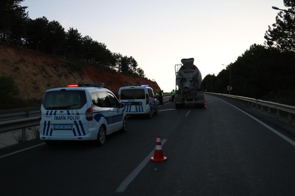 Kastamonu'da beton mikseriyle çarpışan motosikletteki 2 kişi ağır yaralandı