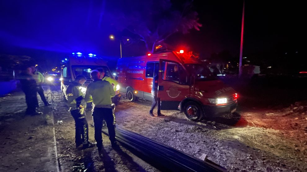 Köprü inşaat alanına düşen motokurye yaralandı