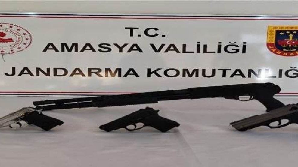 Suluova’da 4 ruhsatsız silah ele geçirildi