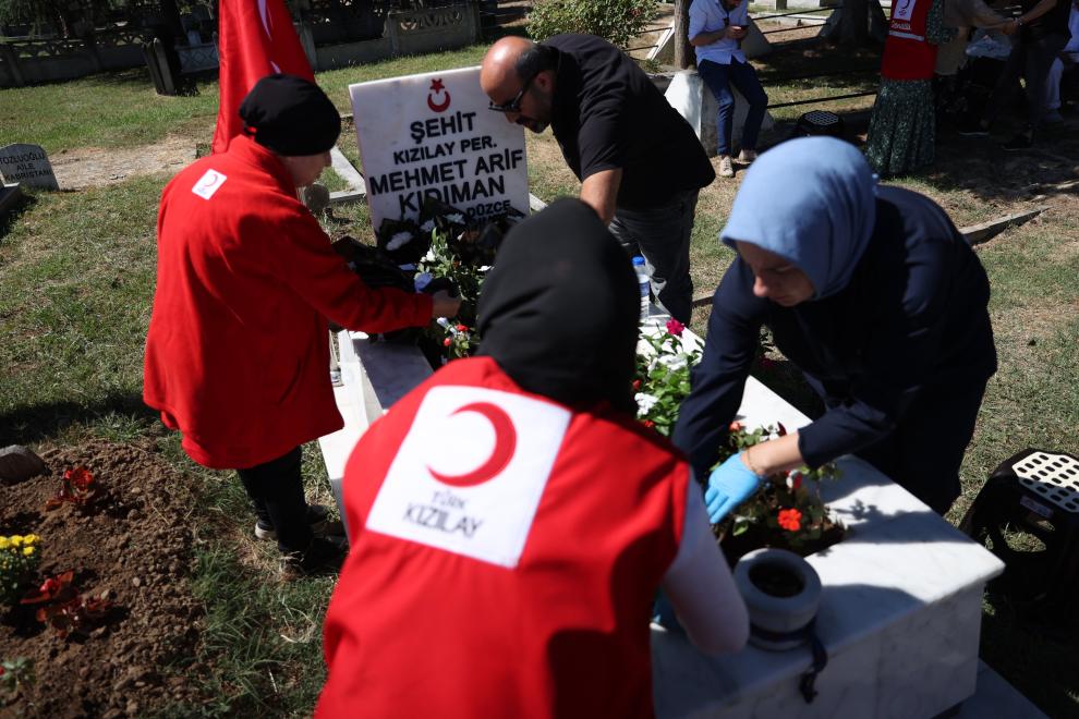 Suriye’de şehit olan Türk Kızılay personeli anıldı