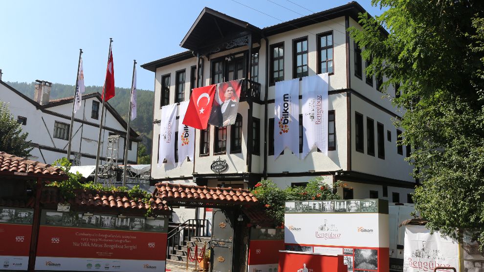 'YÜZ YILLIK MİRAS: BENGÜBOZ' SERGİSİ AÇILDI