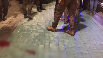BİLEKLERİNİ KESTİ