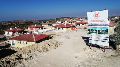 DEPREMZEDELER İÇİN YAPILAN  EVLERİN İLK TESLİMATI YAPILIYOR