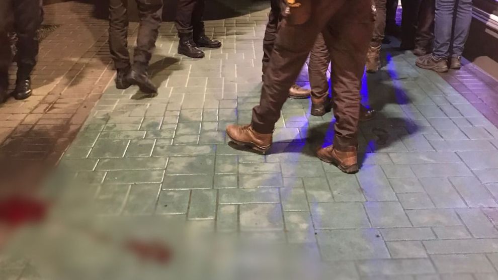 BİLEKLERİNİ KESTİ