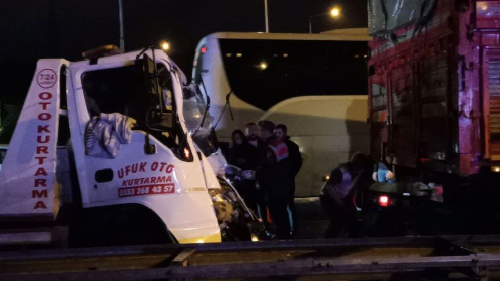 KAMYONA ÇARPAN ÇEKİCİNİN SÜRÜCÜSÜ AĞIR YARALANDI