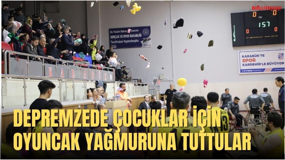 DEPREMZEDE ÇOCUKLAR İÇİN OYUNCAK YAĞMURUNA TUTTULAR