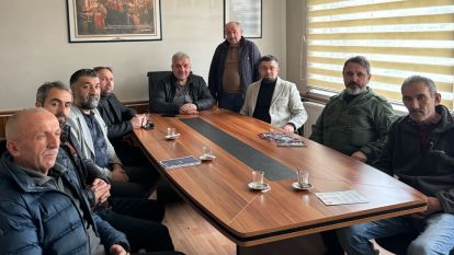 İsa Sayın, Esnafların sıkıntılarını dinliyor