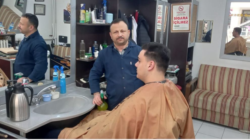 Bolu'da tıraş olana hamburger gibi ilkleri yapan Berber Selman