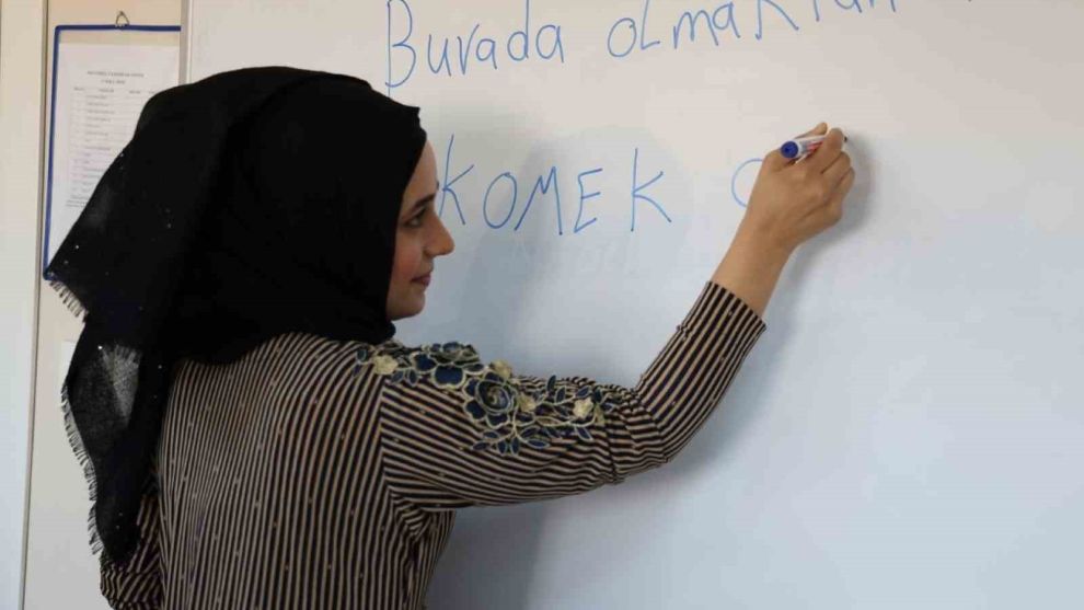 KO-MEK’te Türkçe öğreniyorlar