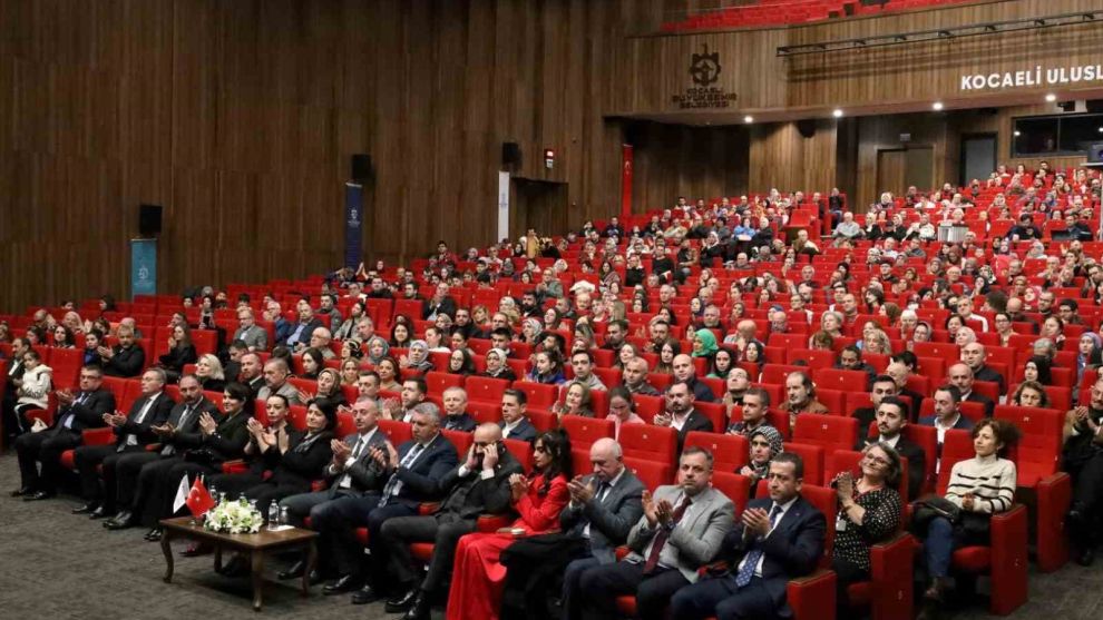 Kocaelililer Dr. Sadık Ahmet’in hayat hikayesini izledi