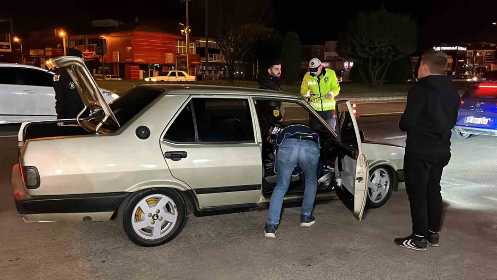Polisten 10 noktada şok denetim: 981 araç sorgulandı