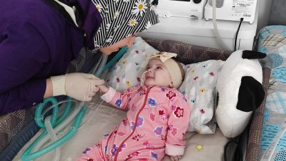 8 makineye bağlı SMA hastası Amine Ravza bebek, hayata tutunmaya çalışıyor