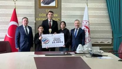 Dörtdivan'da Kaymakam Başarılı Öğrencileri Ödüllendirdi.