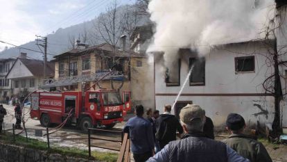 Bolu'da korkutan yangın, alevler yan eve sıçradı