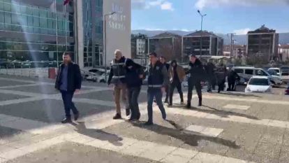 İş adamını otomobiline bindiği sırada gasp ettiler