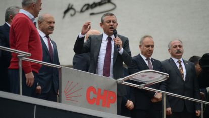 Özgür Özel: Türkiye'nin en büyük emekli korosu, Türkiye'nin en acıklı türküsünü çağırıyor