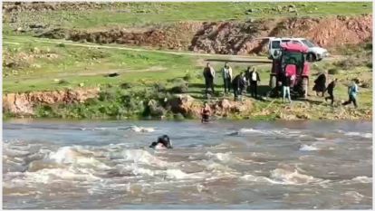 Şanlıurfa'da taşan dereye kapılan 3 kadın kurtarıldı, kayıp çocuk aranıyor