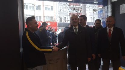 Trabzonsporlu Bakan Uraloğlu ile Fenerbahçeli esnafın güldüren sohbeti