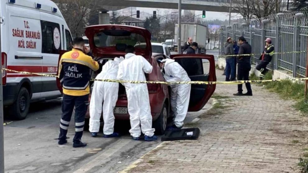 Aracında başından vurulmuş halde bulundu